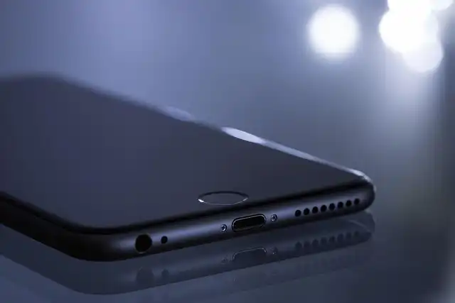iPhone 16e: Dim Display Disappoints