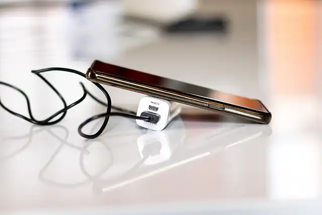 Big Screen vs. Battery Life: The Future of Thin Phones