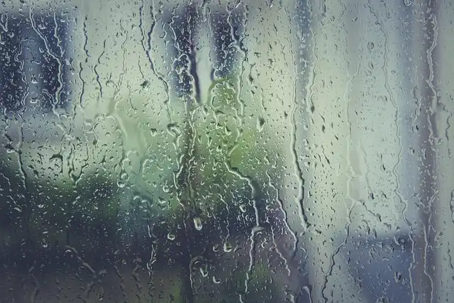 iOS 26: Apple’s Fluid Glass Interface & VisionOS Inspiration
