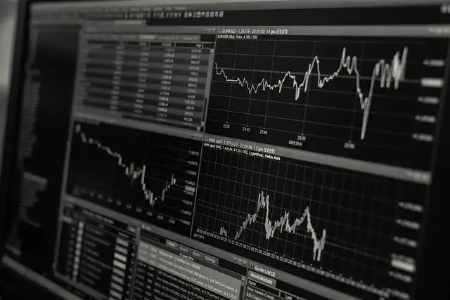 Apple & Intel: Investment Talks for Chipmaker Comeback