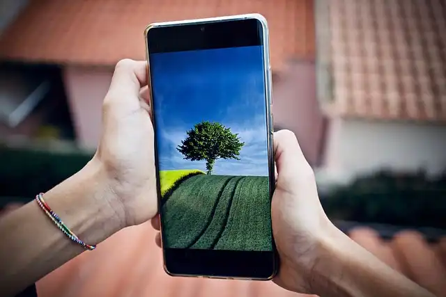 iPhone Fold: Price, Design & Competition Analysis