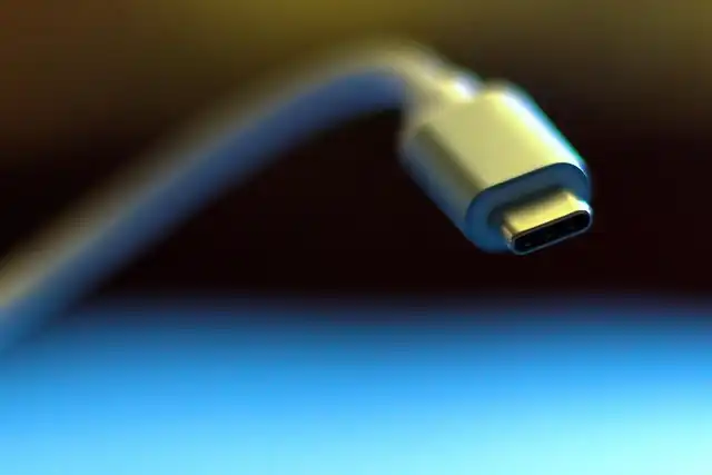 iPhone 17 USB-C: Features, Accessories & Capabilities